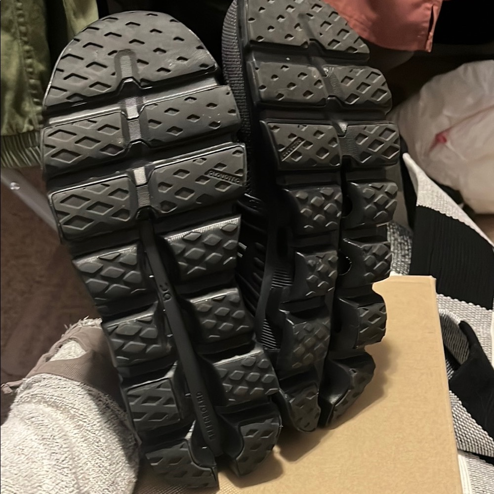 New On Running Women's Black Running Shoes - Picture 2 of 4
